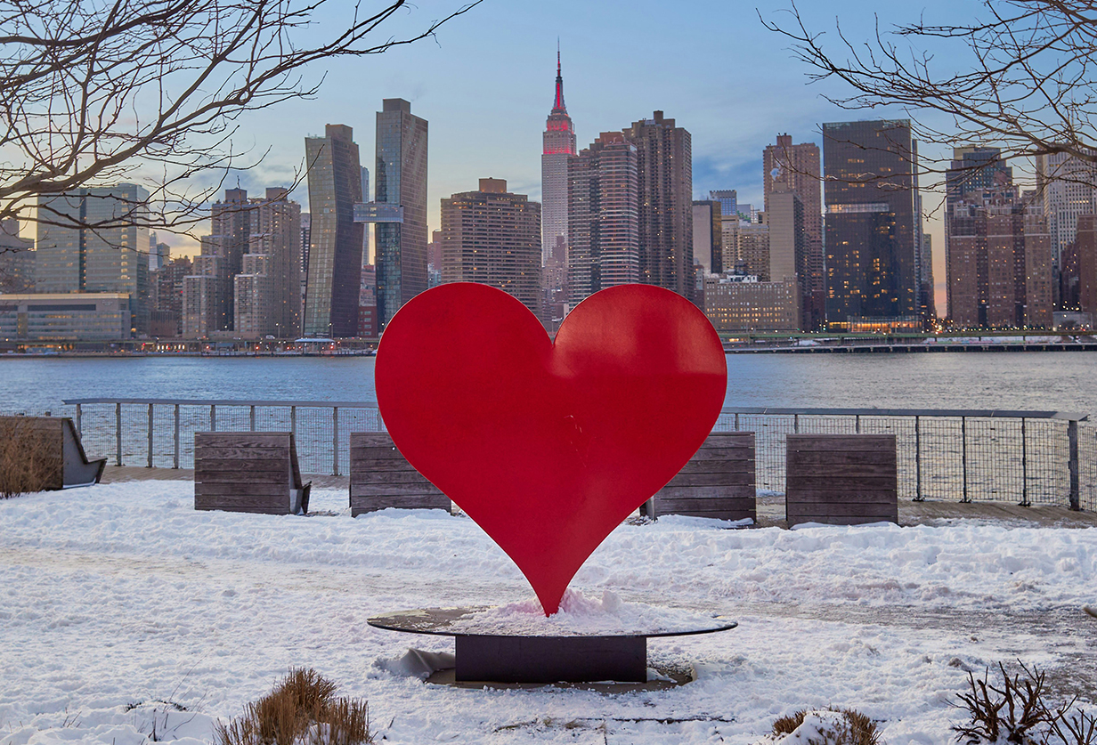 ニューヨークのショーウィンドウとバレンタイン装飾