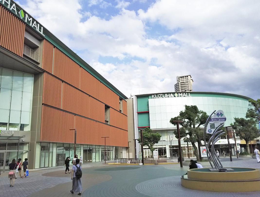 くずはモール 本館ハナノモール1階ZARA前にてファットウィッチが出店